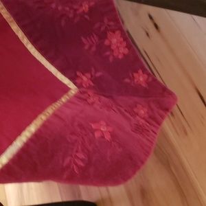 Red embelished table cloth 110 x 60